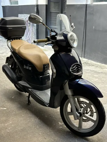 Bee Royale 200c