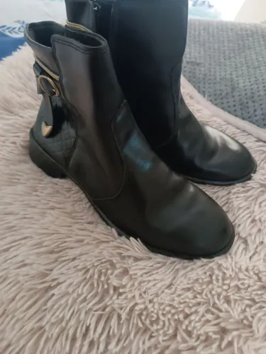 Bota sem marcas de uso