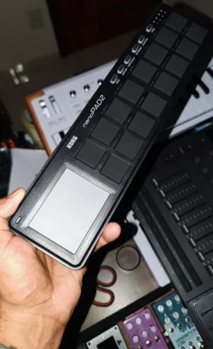 Controlador MIDI Korg nanoPAD2 - 16 Pads e Touchpad X-Y (Estado de Novo) - Oportunidade!