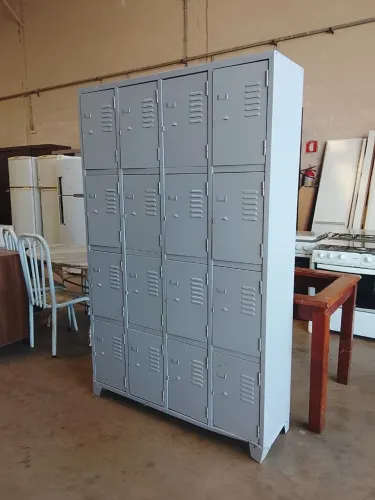 Vendo armário de aço USADO conservado ENTREGA dentro de Uberlândia MG