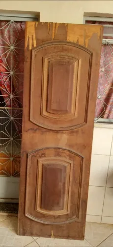 Porta de madeira 2,10 x 70,5