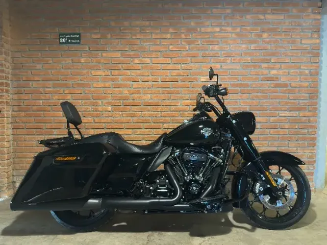HARLEY-DAVIDSON ROAD KING SPECIAL