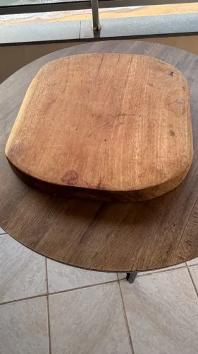 tabua para churrasqueiro em madeira maciça 4,5cm espessura, 0,48 X 0,45m