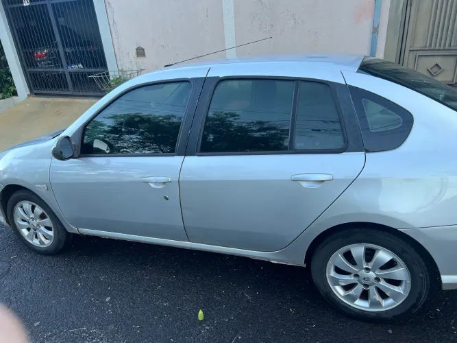Renault Symbol Privilège Hi-flex 1.6 16V 4P 2013