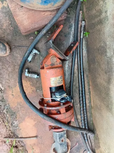 Vendo perfuratriz  hidráulica  hb 17 vai broca 60 ctms e alongado 