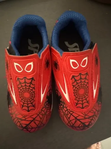 Chuteira homem aranha