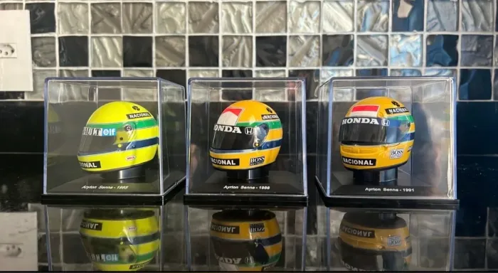 miniaturas capacete ayrton senna  coleção 1985 / 1988 / 1991  com caixa - escala 1:5.
