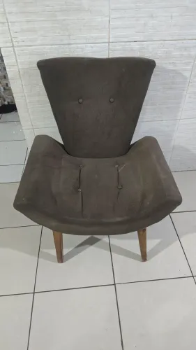 Poltrona semi nova conservada
