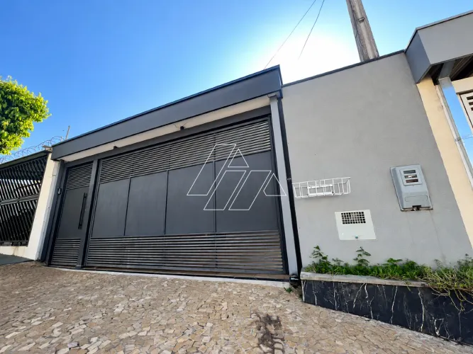 Casa Espaçosa de 3 Quartos (1 Suíte) com Área Gourmet no Jardim Riviera