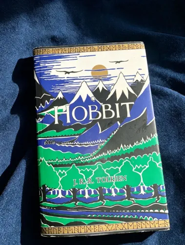 Vendo livro hobbit pra quem gosta de um livro de aventura 