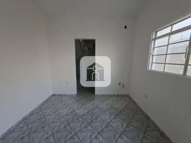 Casa para locação no bairro Osvaldo Rezende