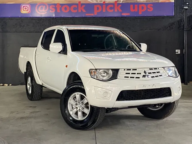 Mitsubishi L200 Triton GL 3.2 CD TB Int. Dies. Mec. 2016