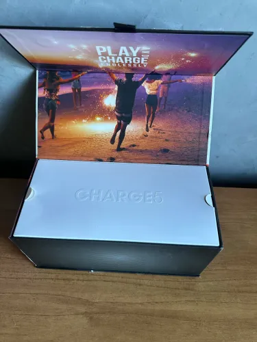 JBL Charge 5 Original Preta, com caixa, excelente estado de conservação.