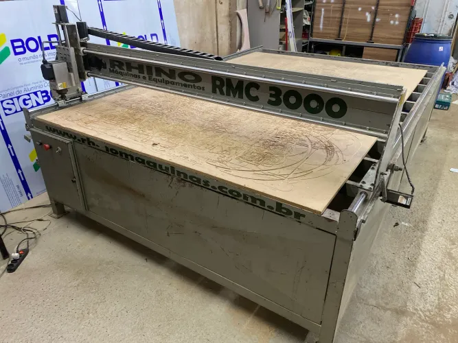 Router CNC Rhino 3000 x 1850 área útil