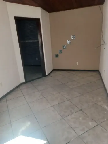 Alugo casa