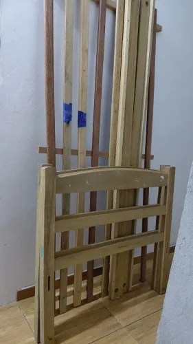 Cama de madeira solteiro