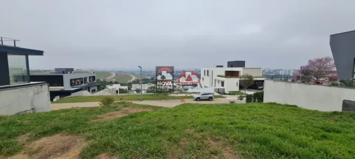 Terreno à Venda com 880 m² no condomínio Reserva do Paratehy, alto padrão no Urbanova, SJC