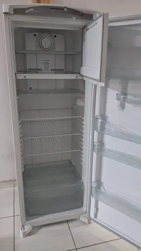 Geladeira semi nova 342 L funcionando perfeitamente