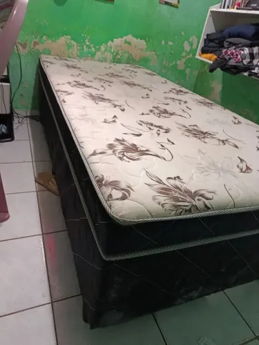 Cama Box de Solteiro - Ótimo Estado!