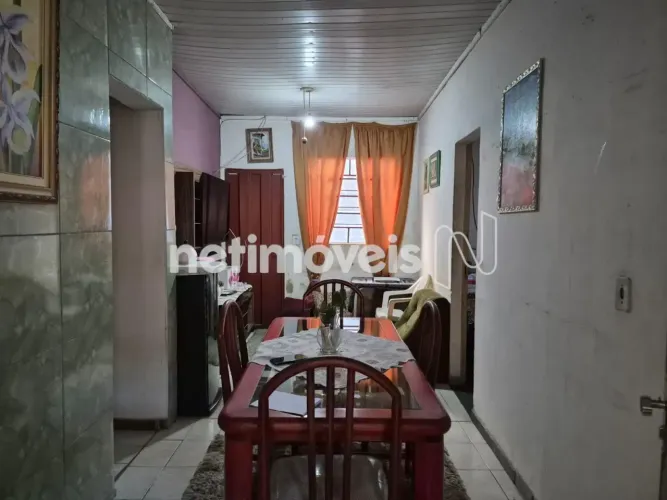 Casa no Novo Tupi com entrada individual rua asfaltada próximo de comércio.