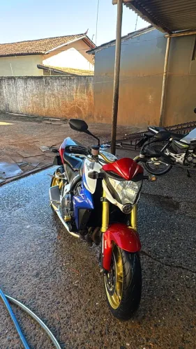 Vendo cb mil poucos km rodado