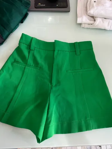 Shorts Zara estiloso seminovo
