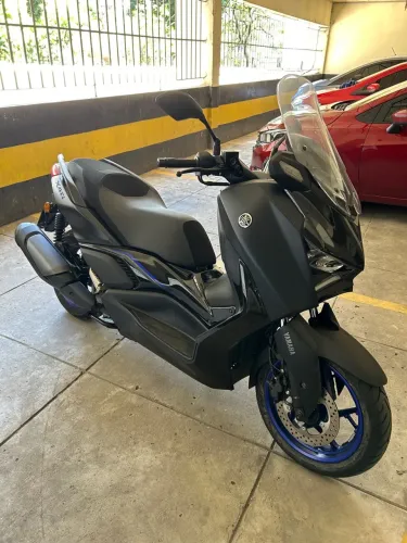 Xmax 300 Conected