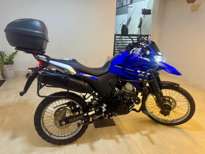 Vendo Lander em ótimo estado baixa Km