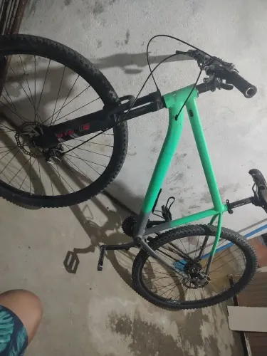 Bicicleta aro 28 semi nova preço único pra retirada