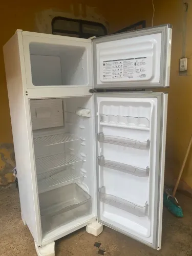 Geladeira Esmaltec 
