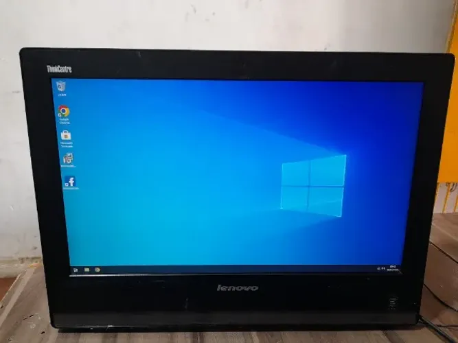 All in One Lenovo Processador i3, 4 Gigas de Memoria SSD de 120 MD E73Z