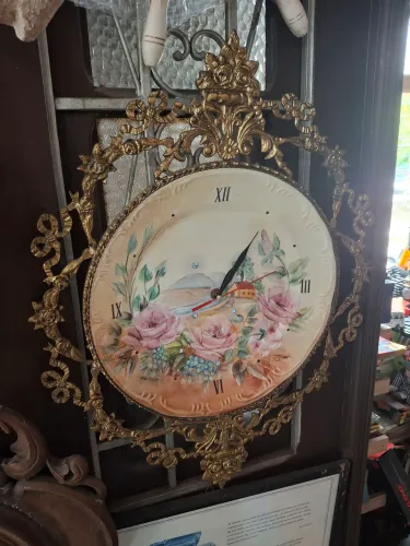 Relógio antigo pintadado