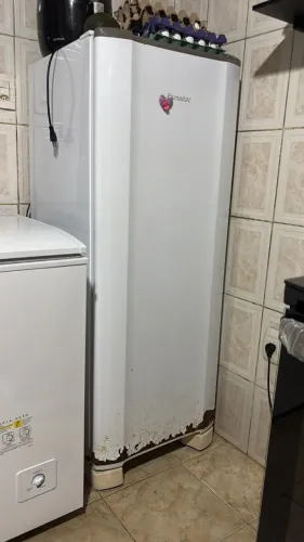 VENDO GELADEIRA ESMALTEC! ?