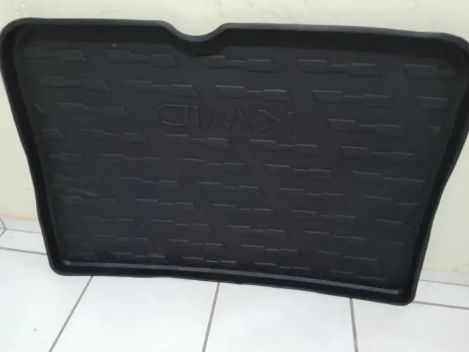 Vendo tapete original kwid intende bem conservado