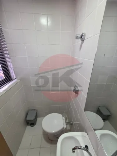 Ótima sala comercial, com piso em porcelanato, localizada a apenas 4 quadras da metrô Libe