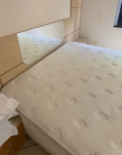 Vendo cama super king, semi nova