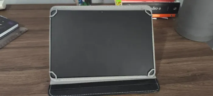 Tablet com capa de couro e caneta