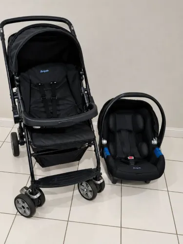 Vendo Carrinho Burigotto com bebê conforto