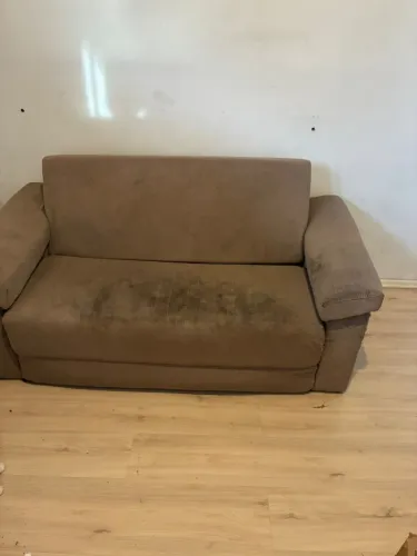 Sofá Cama (Necessário limpeza ou estofamento)