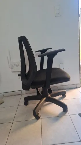 Vendo cadeira Executiva ergonômica escritório