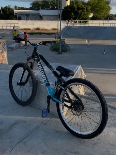 BICICLETA VIKINGS TUFF30 DE MANOBRAS