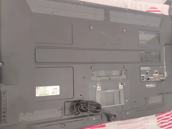 Tv LG com display queimado em boas condições.