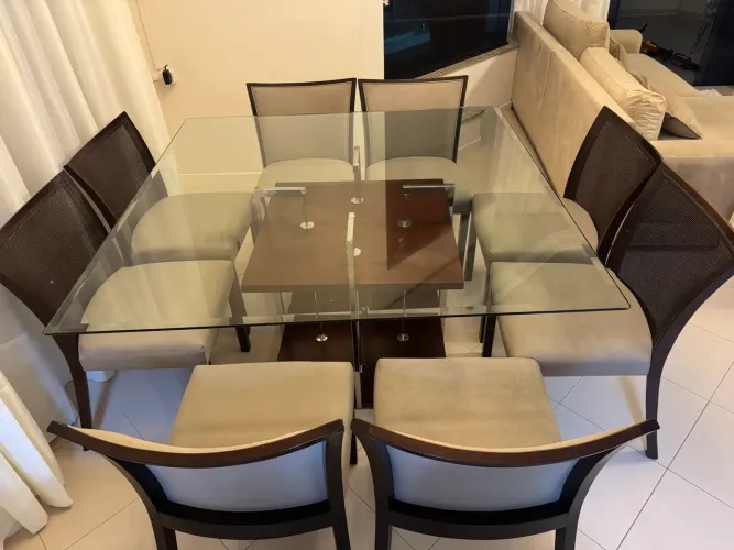 Conjunto mesa e cadeiras