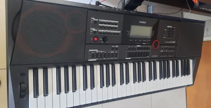 Vendo teclado ctx5000 da casio muito bem conservado 