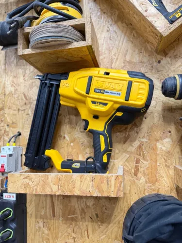 Pinador dewalt 20v