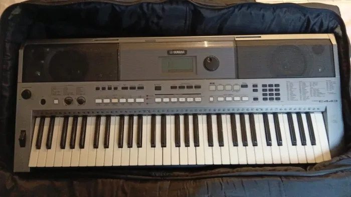 Yamaha PSR-E443