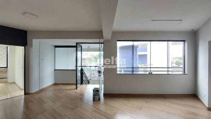 Loja disponível para locação no bairro Saraiva em Uberlândia-MG.