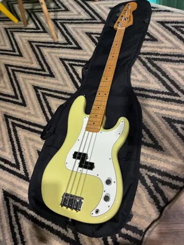 Baixo Fender Precision Player II