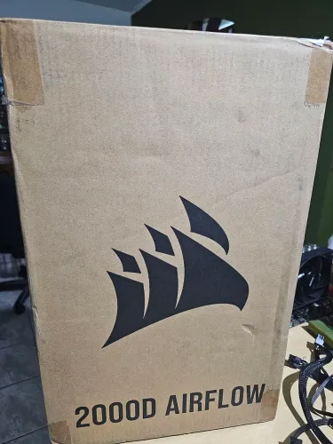 Gabinete Corsair 2000D