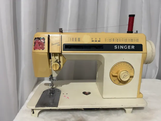 Máquina de costura Singer Facilta 30 